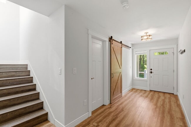 Building Photo - 8645 Evergreen Dr NE