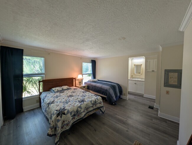 Building Photo - 3276 Hargrove St