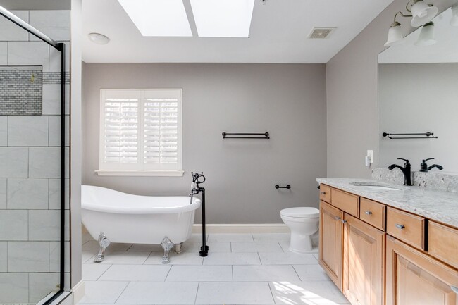 Building Photo - 1730 Bluffs Island Ct