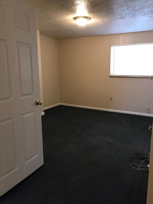 Building Photo - Carrick NEW 4 bedroom apartment. Section 8 accepted