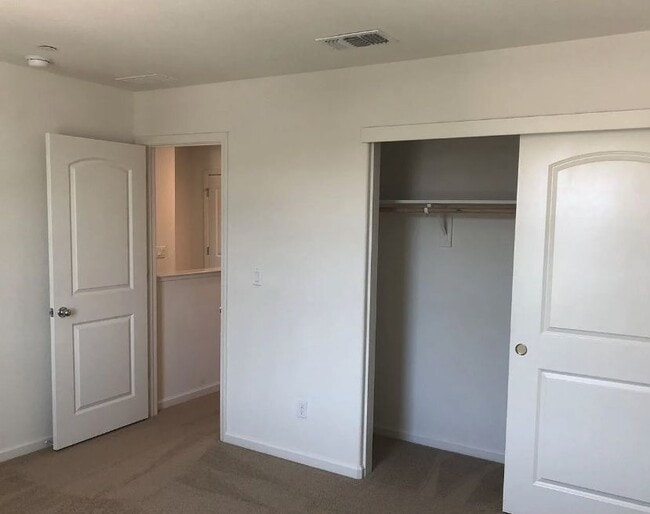 Building Photo - 2557 Lacey Ann Ave
