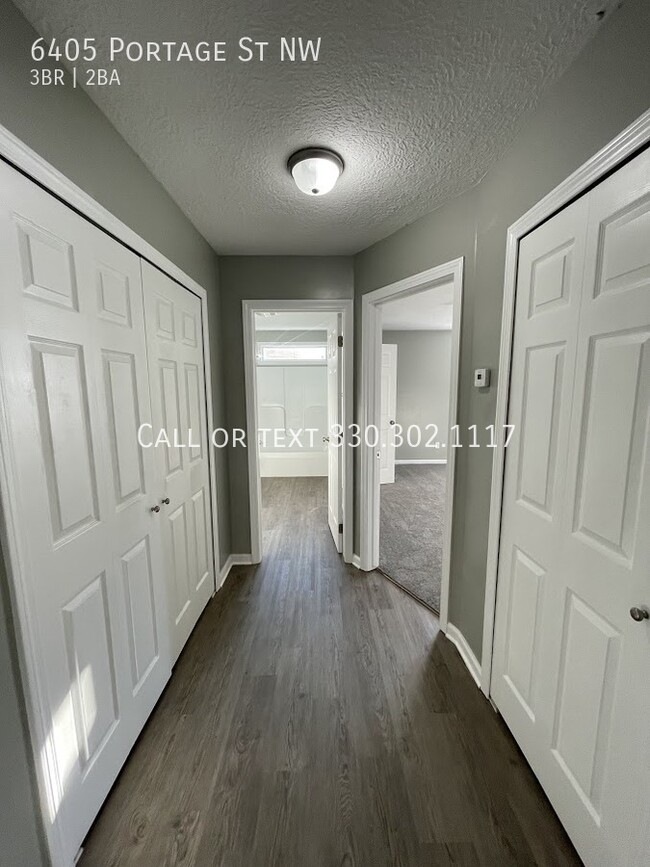 Building Photo - Three bedroom two bathroom duplex for rent