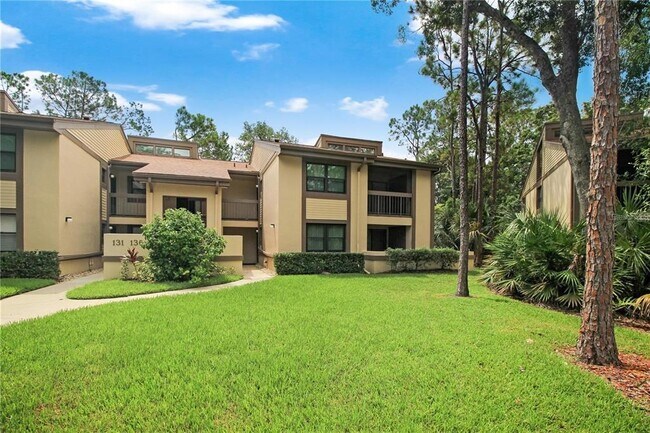 Building Photo - 135 Woodlake Wynde