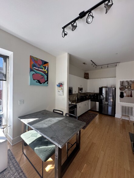 Building Photo - 2133 Southend Dr