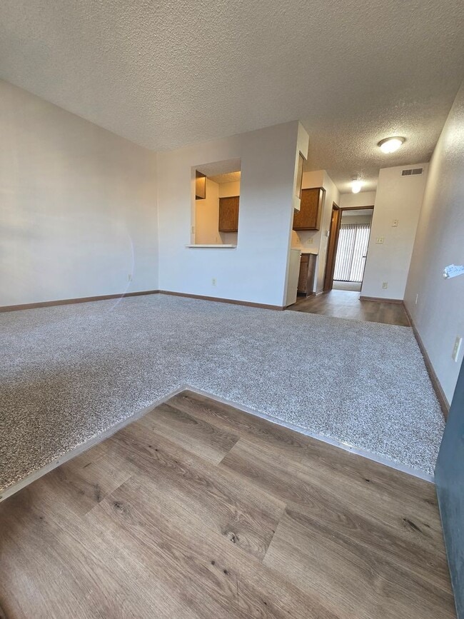 Building Photo - 1 Bedroom 1 Bathroom Apartment in the heart of Osage Beach!!