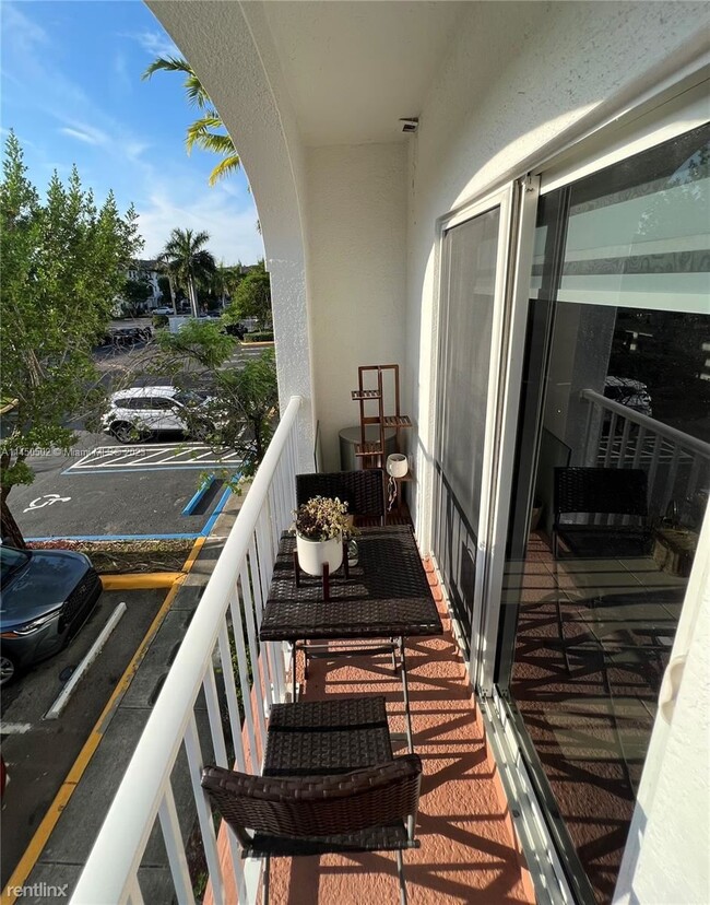 Building Photo - 3 br, 2.5 bath Condo - 8800 NW 97th Ave Ap...