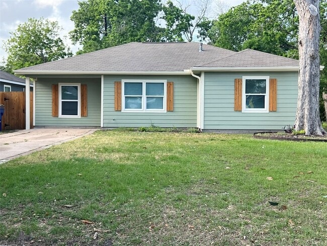 Building Photo - 1010 15th Ave N