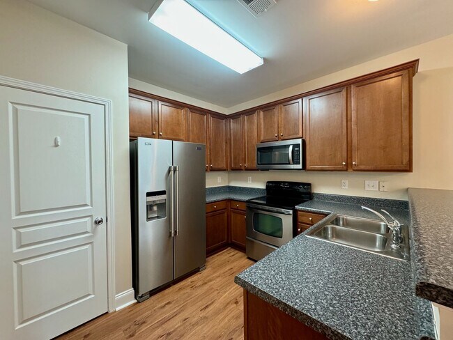 Building Photo - Better than New!