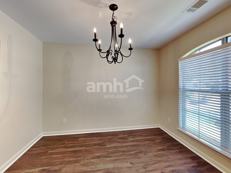 Building Photo - 10221 Eveninghill Dr