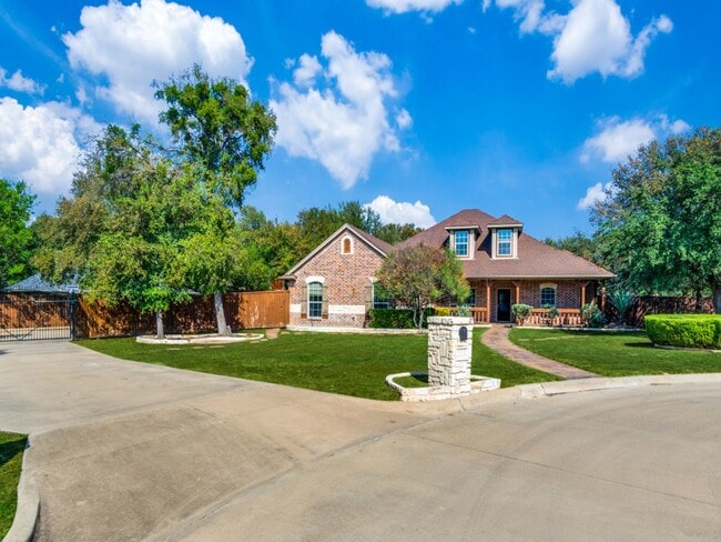 Building Photo - Incredible 4-bedroom, 3-bath Home with sparkling Pool on a gorgeous lot in highly sought-after Al...