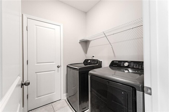 Building Photo - 5051 Pinckney Ln