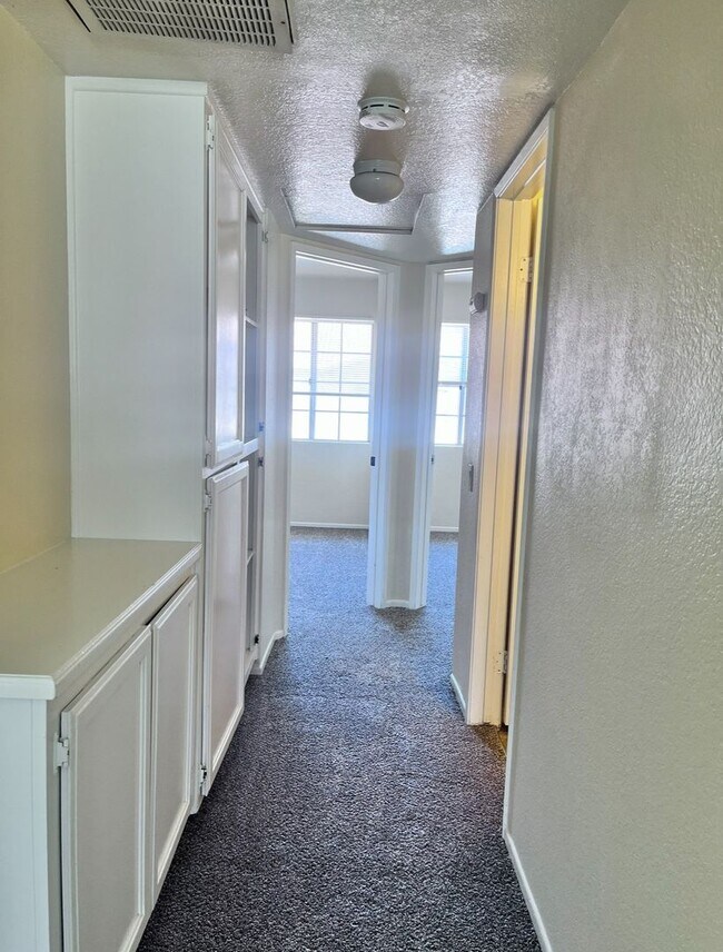 Building Photo - 3 Bedroom Condo in Mentone