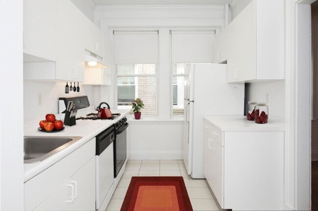 Building Photo - Avl NOW - No Fee! Spacious, modern 2BR near Wash Sq, Cleveland Circle!