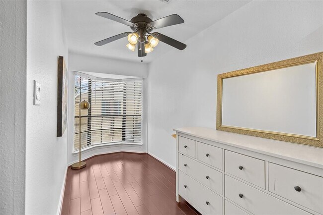 Building Photo - 2220 Bering Dr