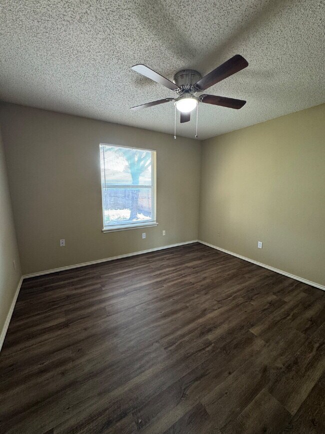 Building Photo - House Located Near Shadow Hills Golf Cours...