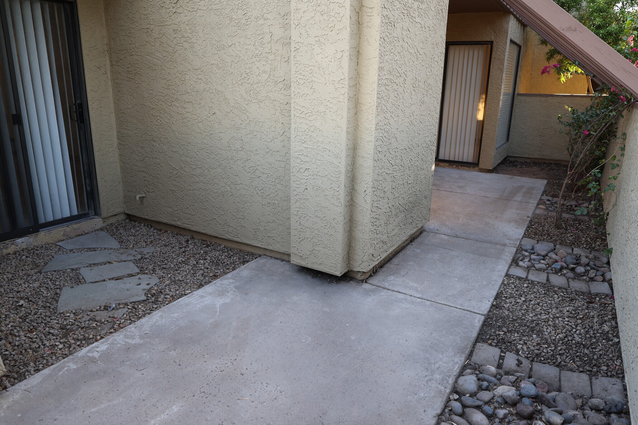 Building Photo - 700 W 14th St