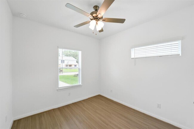 Building Photo - 13311 Campos Dr
