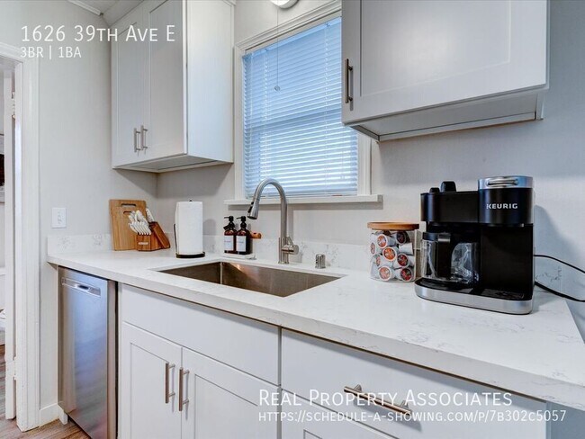 Building Photo - 1626 39th Ave E