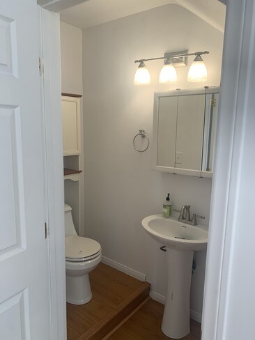 Building Photo - 1754 N Alexandria Ave