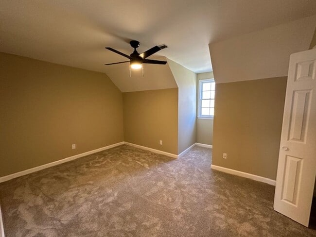 Building Photo - Condo / Burlington