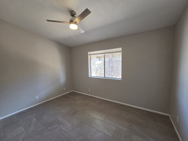 Building Photo - 6245 E Glencove Cir