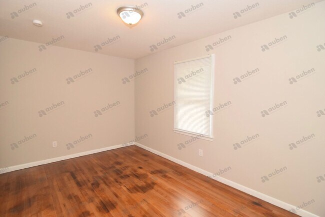 Building Photo - 3 Bed/2 Bath in Quiet Cul-de-Sac