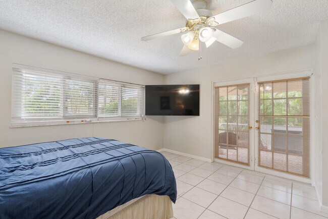 Building Photo - 306 18th Ave N