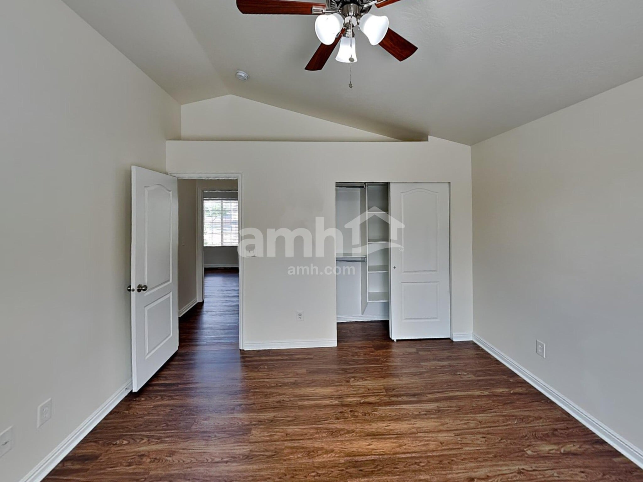 Building Photo - 939 740 S