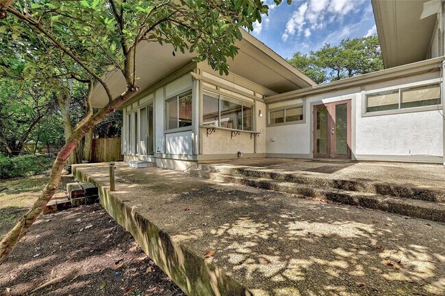 Building Photo - 6305 Shadow Valley Dr
