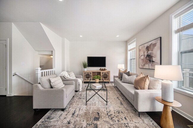 Building Photo - 2856 Ridington Rd