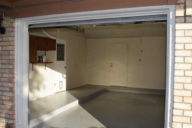 Building Photo - 10416 Lambda Dr