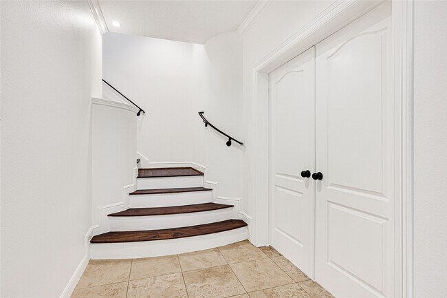 Building Photo - 5509 Darling St