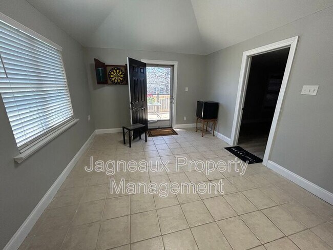 Building Photo - 416 Rue Canard