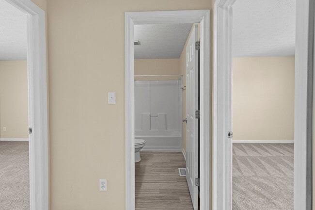 Building Photo - SPECIAL! $1,650 MONTHLY FOR A 6 MONTH LEASE!