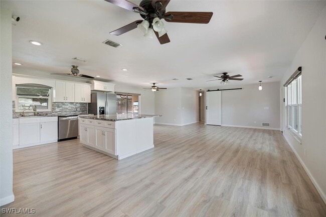 Building Photo - 1346 Beacon Dr
