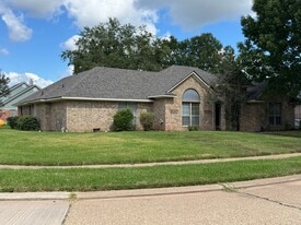 Building Photo - 1601 S Lexington Dr