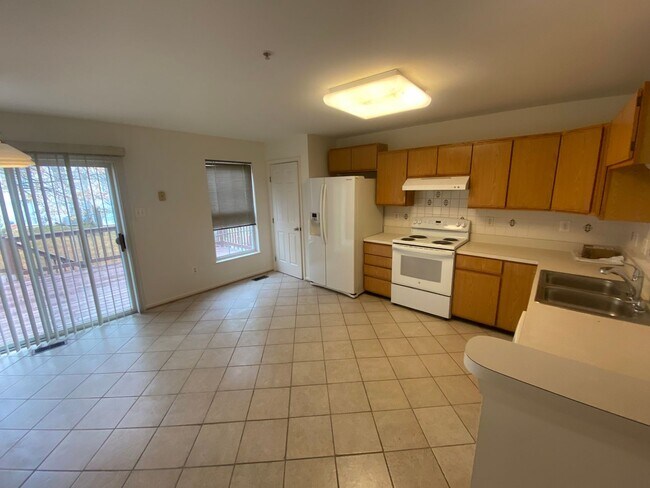 Building Photo - Application Fee Waived For Fall! A spacious three bedroom, two and one half bath townhouse locate...