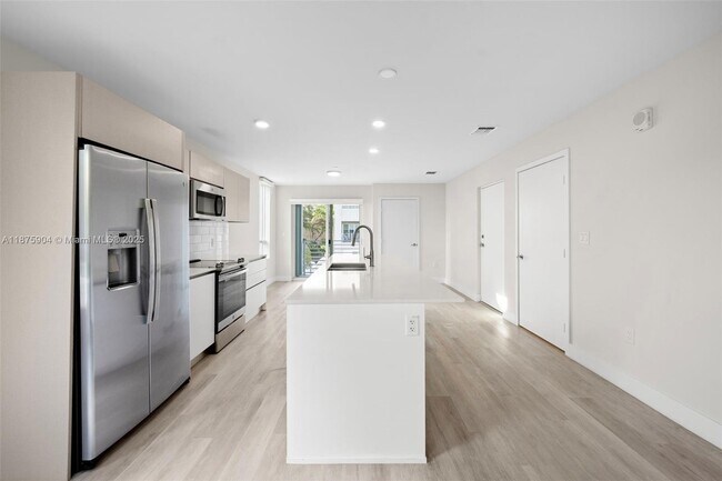 Building Photo - 2555 NE 193rd St