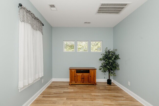 Building Photo - 507 Summerset Ln