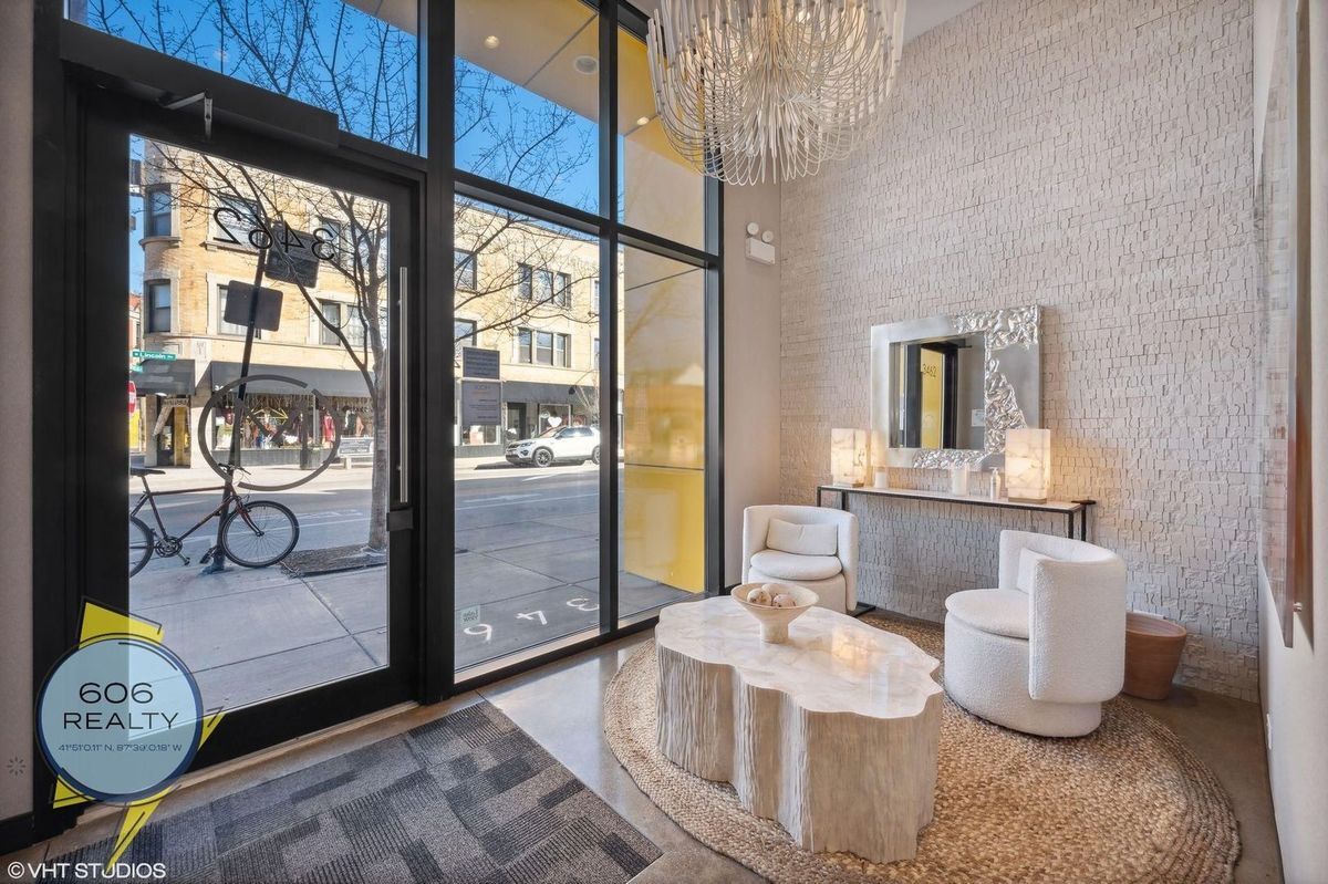 Building Photo - 3462 N Lincoln Ave