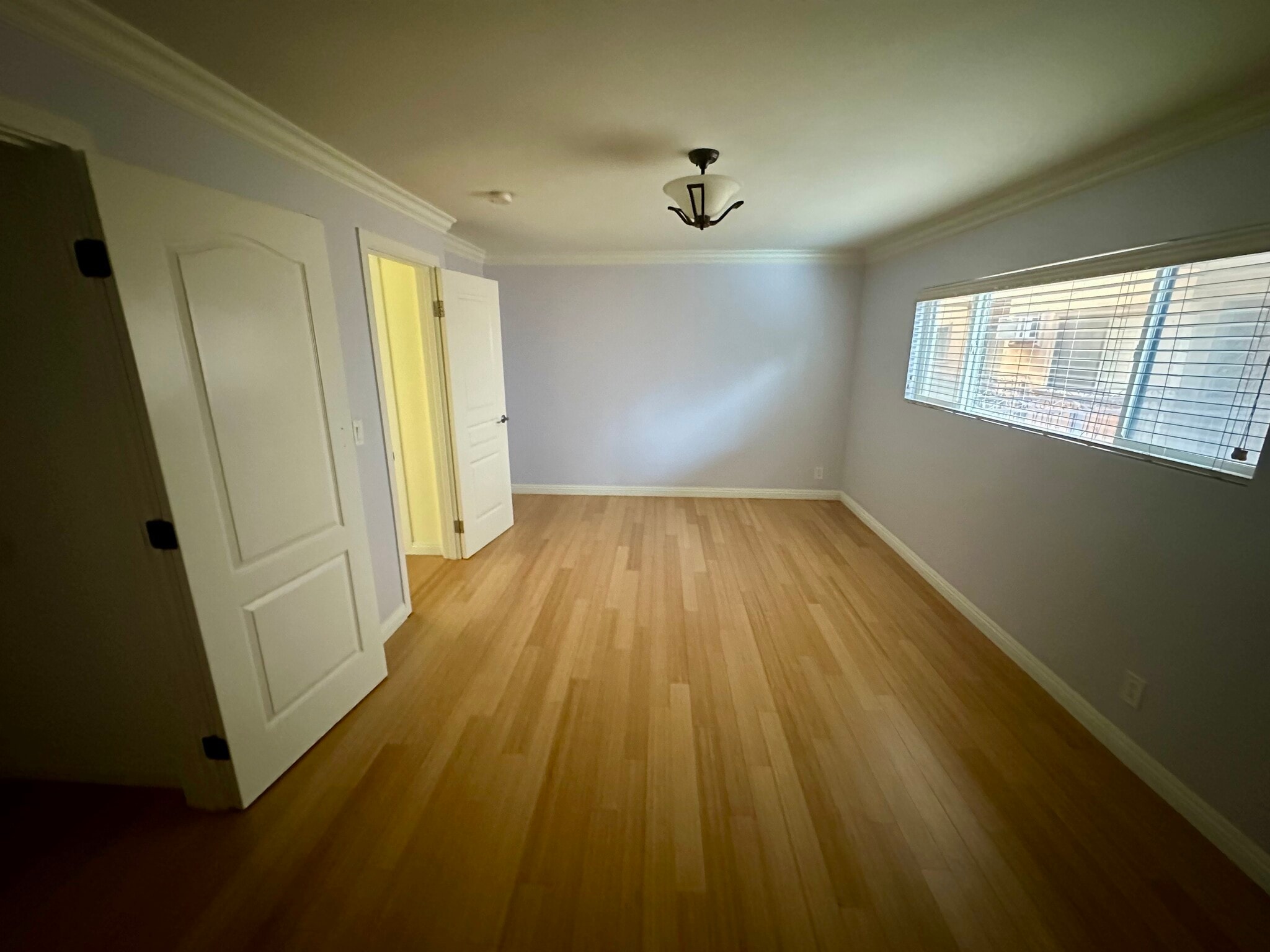 Building Photo - 1154 S Barrington Ave