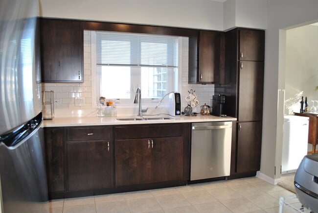 Building Photo - 5005 Warren St