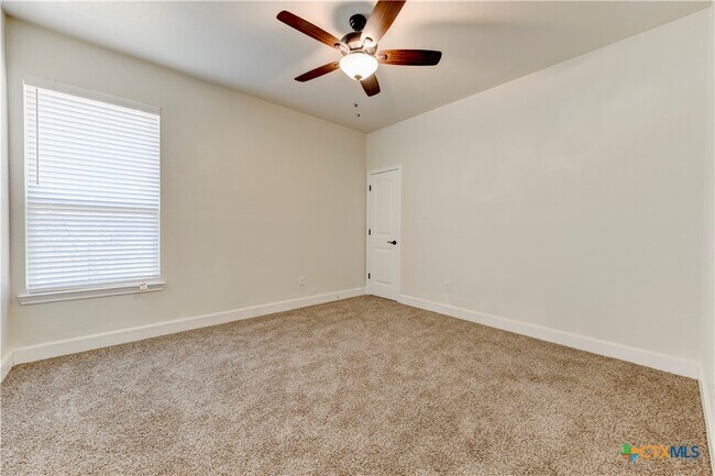Building Photo - 1040 Vista Dr