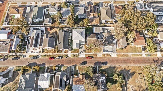 Building Photo - 2727 W Chestnut St