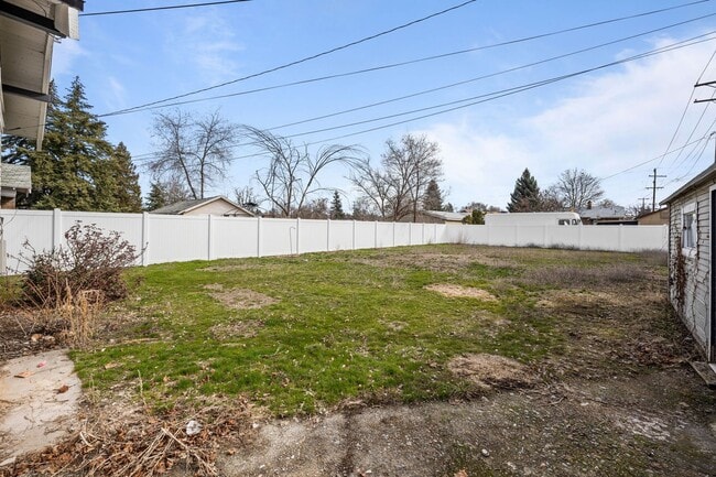 Building Photo - 2618 N Ash St