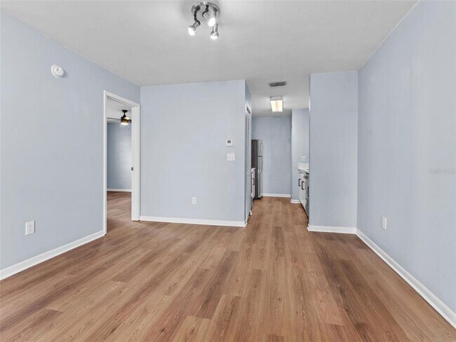 Building Photo - 13608 S Village Dr