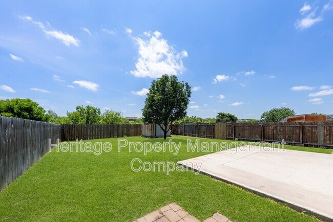 Building Photo - 9302 Mare Country