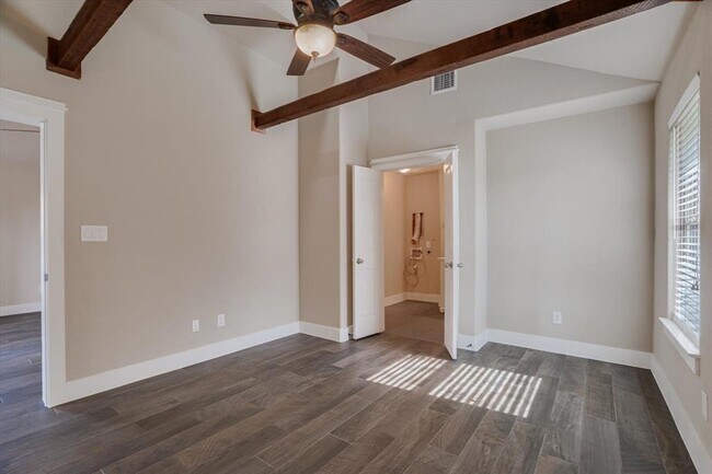 Building Photo - 154 Woodcreek Dr