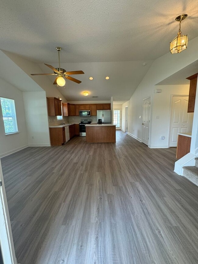 Building Photo - 129 Clusters Cir