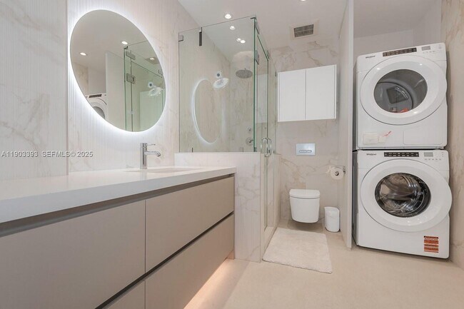 Building Photo - 2301 Collins Ave